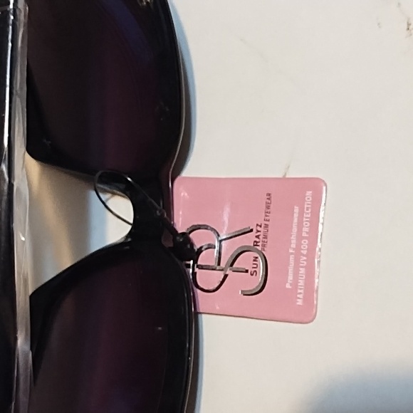NWT Black Sunglasses with Rhinestone Accents - Picture 8 of 9
